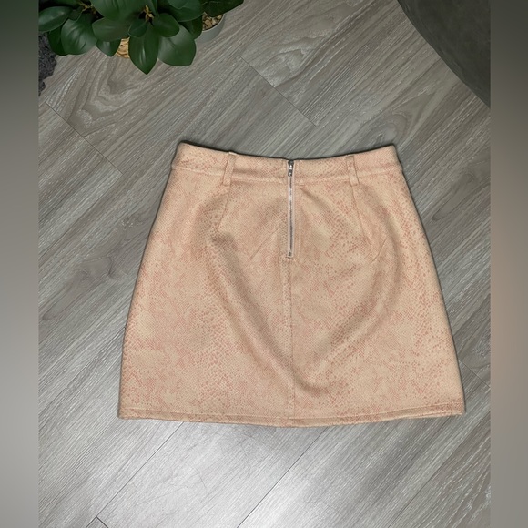 Le Lis Rose Color Snake Print Skirt - Picture 7 of 7